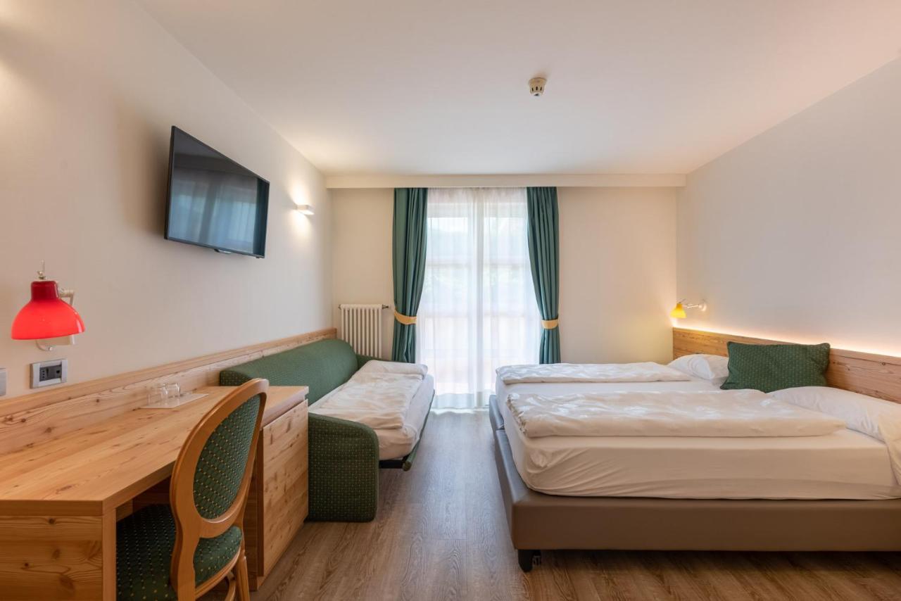 Alpholiday Dolomiti Wellness & Family Hotel Dimaro Room photo
