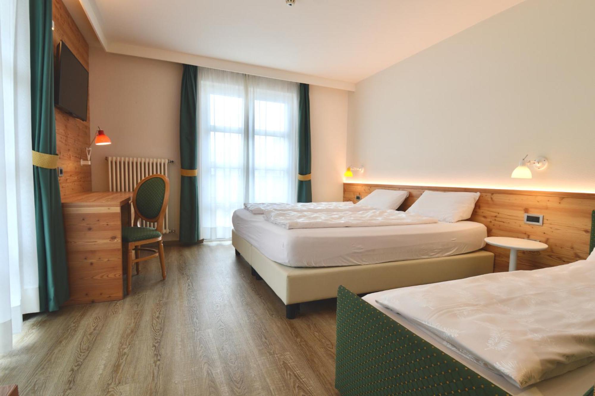 Alpholiday Dolomiti Wellness & Family Hotel Dimaro Room photo